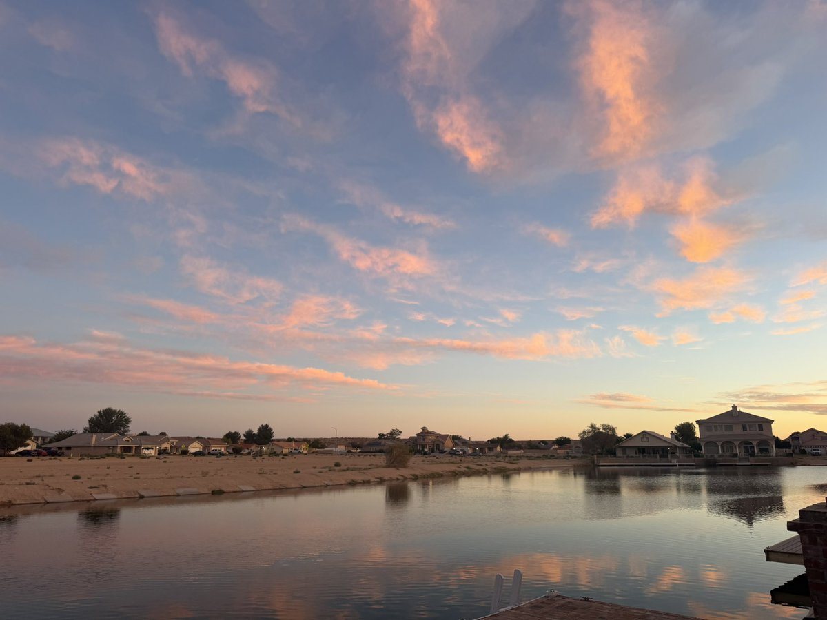 sunny_joni's tweet image. Watched the sunrise. Cotton candy clouds smiled at their reflection on the calm waters. Remember to look for the beautiful in this day. They are all around us. 💖