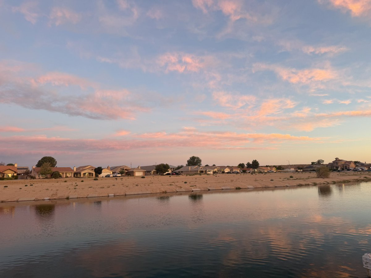 sunny_joni's tweet image. Watched the sunrise. Cotton candy clouds smiled at their reflection on the calm waters. Remember to look for the beautiful in this day. They are all around us. 💖