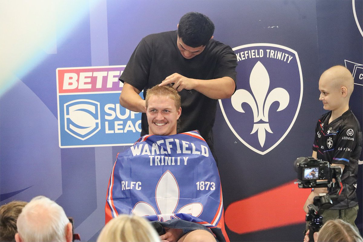 ✂️ Caius Faatili shaved off his iconic mullet at Luncheon Club this afternoon, in support of Candlelighters and young supporter Sammy, who is battling Leukemia!

⚜️ Trinity team-mate Isaiah Vagana had the honour of shaving Caius' head while Oli Pratt was our other special guest