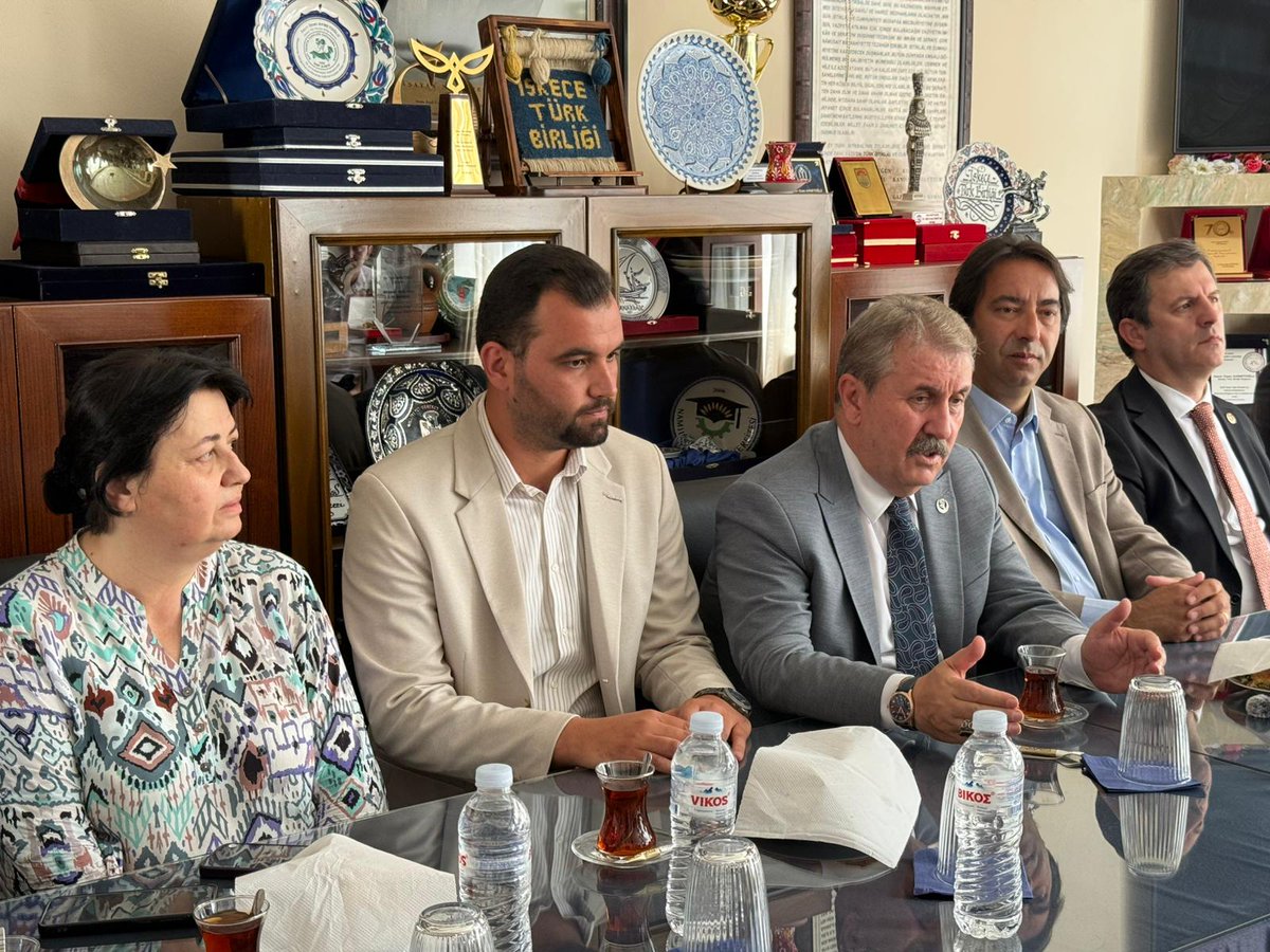 Genel Başkanımız Sayın Mustafa Destici, beraberindeki başkanlık divanı üyelerimiz Recep Tufan, Doç. Dr. Emin Serin ve Türker Yörükçüoğlu ile birlikte, İskeçe Türk Birliği Başkanı Kerem Abdürrahimoğlu ve yönetimini ziyaret ederek, bölgede yaşayan soydaşlarımızın durumu, Türk