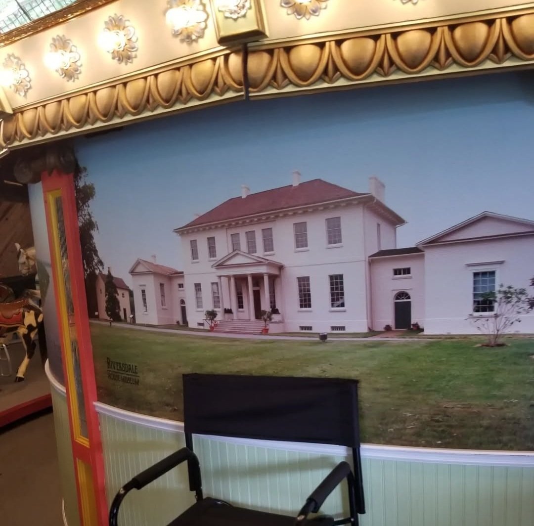 Riversdale1801's tweet image. National Carousel Day! 
Did you know that Riversdale is featured on the carousel at Watkins Regional Park? Check out the alt text to learn more about it!

#carousel #merrygoround #historichouse #housemuseum #historiccarousel #carouselhorse