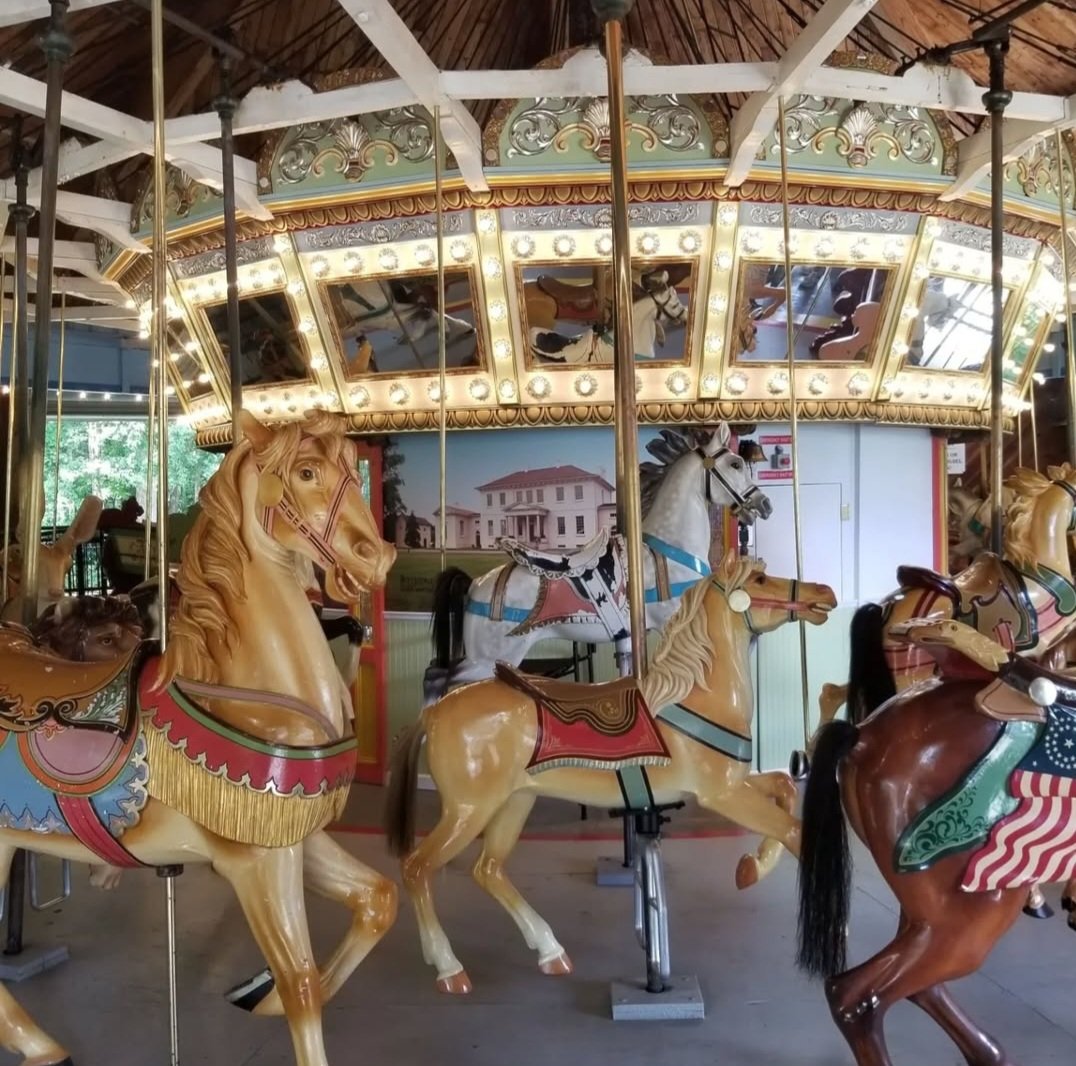Riversdale1801's tweet image. National Carousel Day! 
Did you know that Riversdale is featured on the carousel at Watkins Regional Park? Check out the alt text to learn more about it!

#carousel #merrygoround #historichouse #housemuseum #historiccarousel #carouselhorse