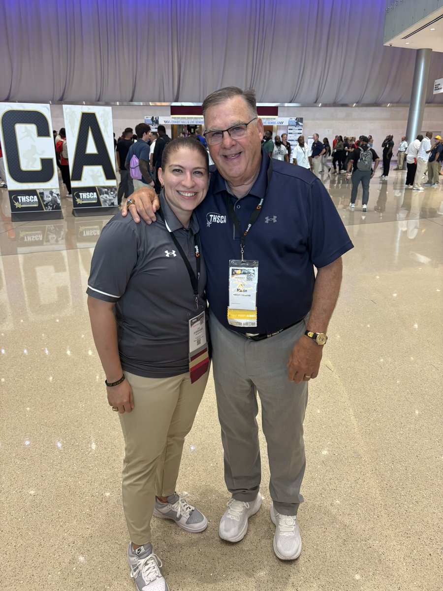 DHS_CoachO's tweet image. Happy Birthday Coach Martin! You deserve the best day! Myself along with so many coaches across the state are grateful for all that you do! 🥳🥳 @coachjoemartin