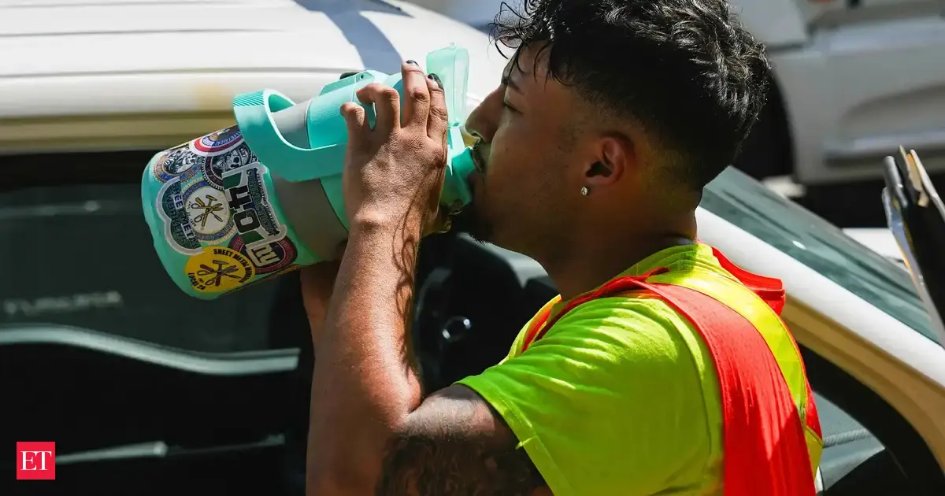 lowe_fi's tweet photo. Extreme heat warnings cover much of the US this week, with 70+ million affected. Stay indoors, stay hydrated, and check on family and pets during this dangerous heat wave! https://t.co/pXp9V8pRfR https://t.co/7GSK8v5iGh