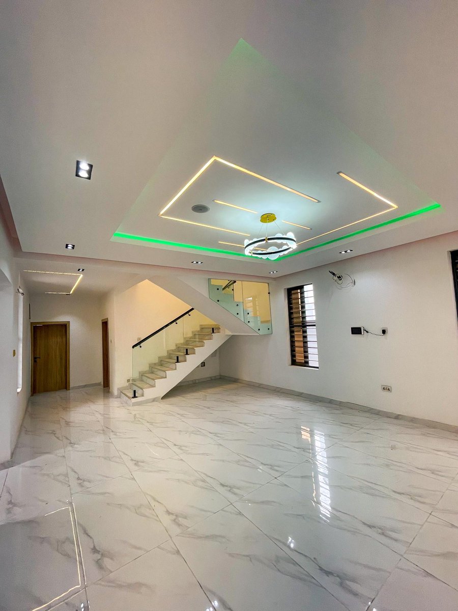 Crayjoe_'s tweet image. Four bedroom detached duplex with Bq
Features include:
Swimming pool
Spacious rooms
Ample car park (4)
Fitted kitchen
All rooms en-suite
Serene environment
📍Omole phase 1
N600M