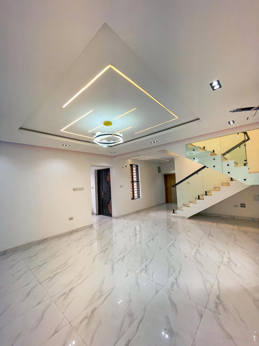 Crayjoe_'s tweet image. Four bedroom detached duplex with Bq
Features include:
Swimming pool
Spacious rooms
Ample car park (4)
Fitted kitchen
All rooms en-suite
Serene environment
📍Omole phase 1
N600M