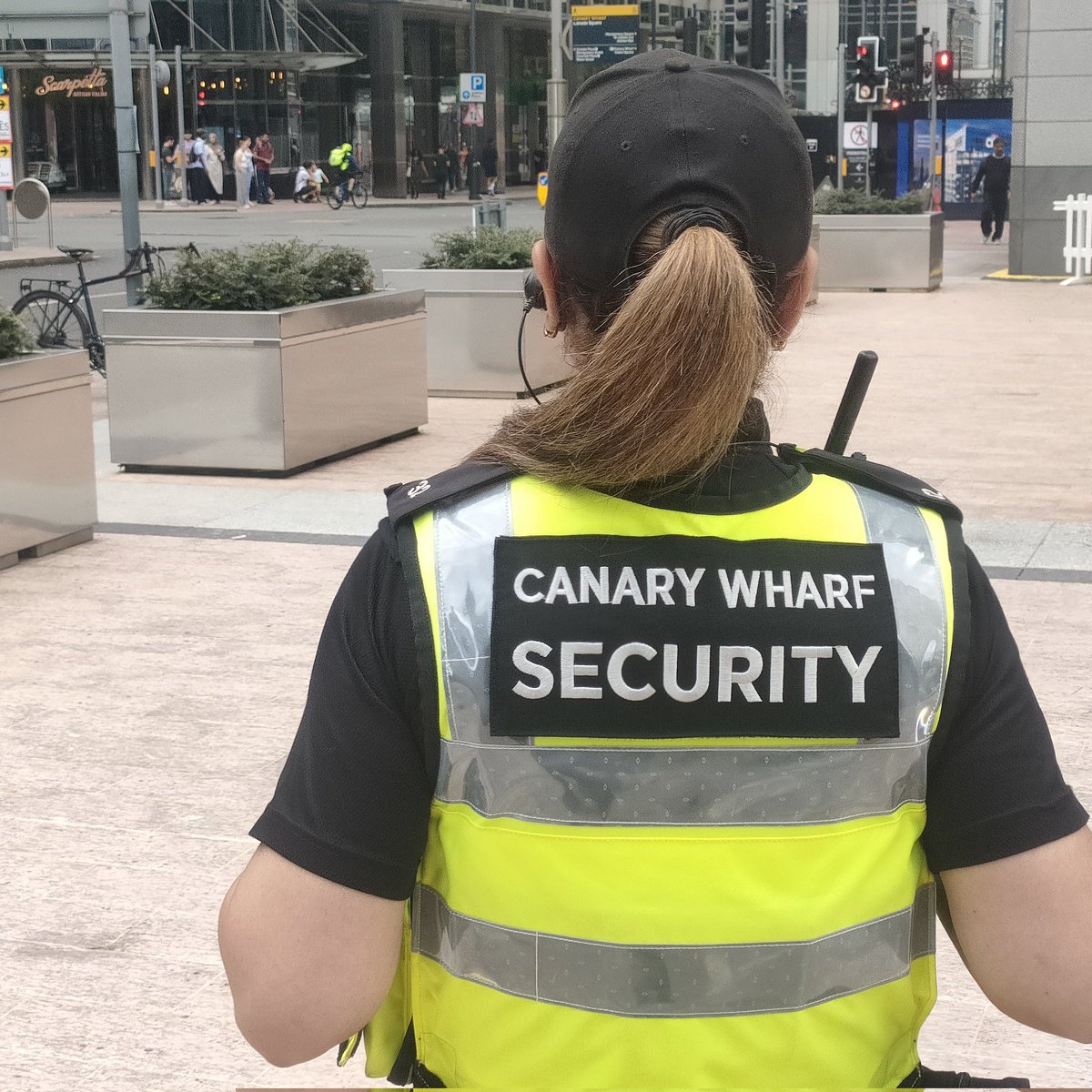 obbsie's tweet image. Got lost & asked directions from this friendly but professional officer. Thought I'd tempt her into the Met. Alas, she told me she'd served for a number of years, L2 trained & was fluent in 7 languages. She simply had enough. Now her management is far better. Pay is OK. Wake up…