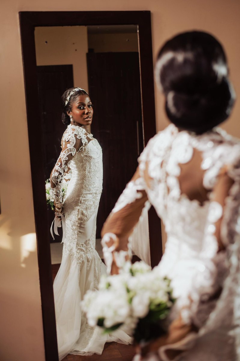EseBeloOsagie's tweet image. A little commotion for the back of the dress ๐โโ๏ธ
Let Nuptials by Ese style you to perfection for your big day. Send an email to nuptialsbyese@gmail.com