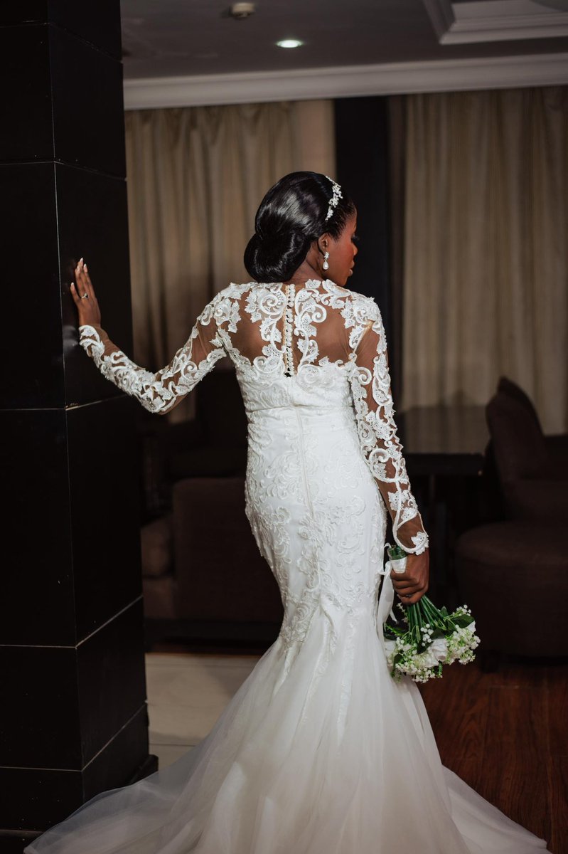 EseBeloOsagie's tweet image. A little commotion for the back of the dress ๐โโ๏ธ
Let Nuptials by Ese style you to perfection for your big day. Send an email to nuptialsbyese@gmail.com