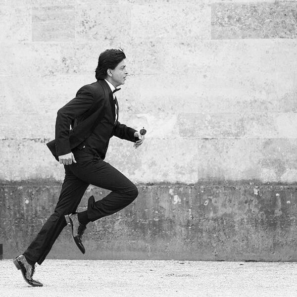 CalIMeDon's tweet image. “The Sun is alone….it Burns….and comes out of the darkness to Shine again.” Miss you @iamsrk