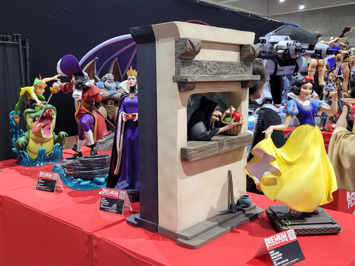 BigBadToyStore's tweet photo. SDCC 2025 = pure collectible chaos 🔥
Here’s a look at our first few days on the show floor!
Spoiler alert: it’s nerd heaven.
#SDCC #BBTS #ConDrop #ToyHype #SDCC2025 https://t.co/w8maUOfLLA