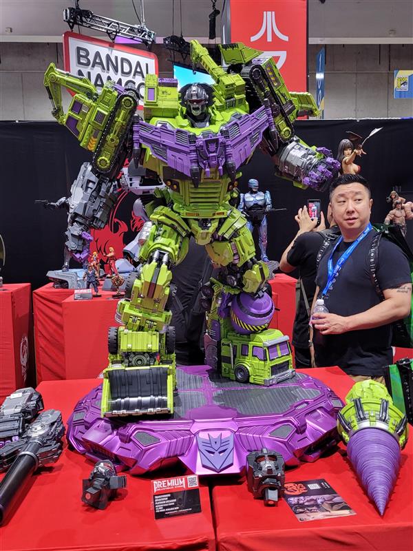 BigBadToyStore's tweet photo. SDCC 2025 = pure collectible chaos 🔥
Here’s a look at our first few days on the show floor!
Spoiler alert: it’s nerd heaven.
#SDCC #BBTS #ConDrop #ToyHype #SDCC2025 https://t.co/w8maUOfLLA