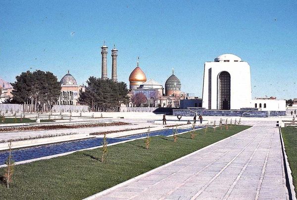 Ramtin_gh_a's tweet image. مقبره شاهان عصر جدید ایران زمین
شاهان شیعه مذهب جعفری
۱)شاه اسماعیل صفوی _بنیان گذار پادشاهی شیعه در ایران
۲)شاه عباس کبیر -مقتدر ترین شاه
۳)نادر شاه _تجدید دوباره ایران
۴)رضاشاه _عصر نوین ایران