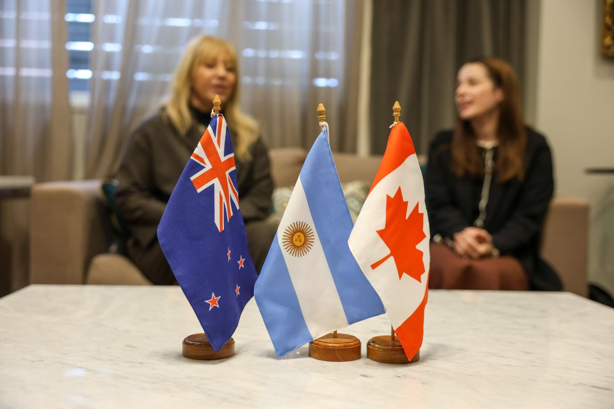 🌎 Esta mañana recibí al Sr. Jonathan Sauvé, Consejero Político de la Embajada de Canadá, y a la diplomática Lexi Finucane, de Nueva Zelanda.

🤝 Desde el Municipio valoramos profundamente estos encuentros, que nos permiten fortalecer los lazos de cooperación internacional y