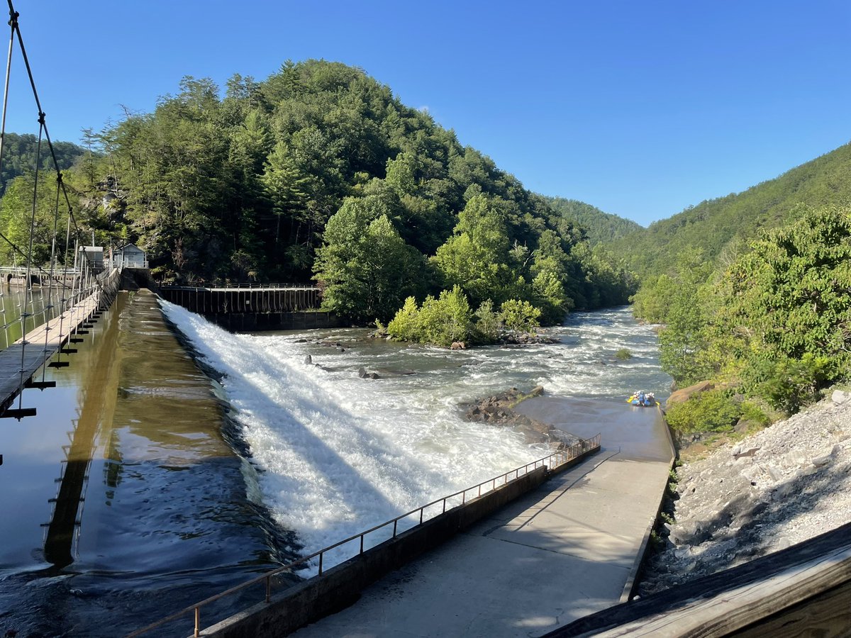 TailsWindsFI's tweet image. Traveling for work has its perks! Get to stop and “drive through” places like this!