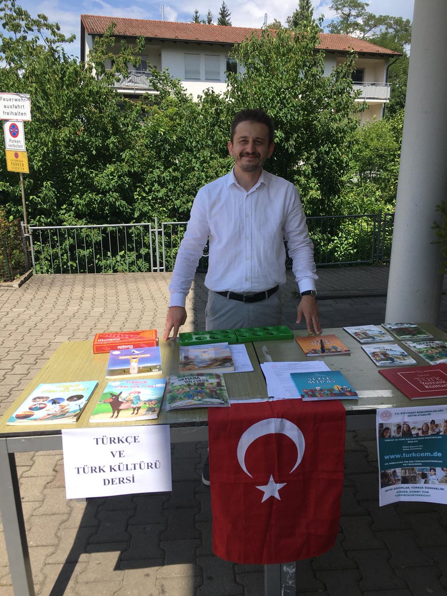T.C. Stuttgart BK Eğitim Ataşeliği (@stuttgartegitim) on Twitter photo Tübingen Eğitim Bölgesi öğretmeni Alpkaan Eren, Reutlingen DITIB Yunus Emre Camisi'nde ders tanıtım ve kayıt etkinliği gerçekleştirmiştir. Öğretmenimize ve emeği geçen herkese teşekkür ederiz.
<a href="/tcmeb/">Millî Eğitim Bakanlığı</a> <a href="/mebabdigm/">T.C. MEB AB ve Dış İlişkiler Genel Müdürlüğü</a> <a href="/mebyyegm/">Yükseköğretim ve Yurt Dışı Eğitim Genel Müdürlüğü</a> #egitimdiplomasisi Tübingen Eğitim Bölgesi öğretmeni Alpkaan Eren, Reutlingen DITIB Yunus Emre Camisi'nde ders tanıtım ve kayıt etkinliği gerçekleştirmiştir. Öğretmenimize ve emeği geçen herkese teşekkür ederiz.
<a href="/tcmeb/">Millî Eğitim Bakanlığı</a> <a href="/mebabdigm/">T.C. MEB AB ve Dış İlişkiler Genel Müdürlüğü</a> <a href="/mebyyegm/">Yükseköğretim ve Yurt Dışı Eğitim Genel Müdürlüğü</a> #egitimdiplomasisi