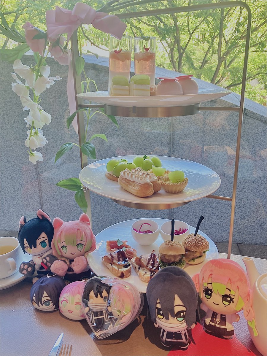 ごとさんと蜜璃ちゃん色アフタヌーンティーに行ってきました☺️可愛い🩷💚