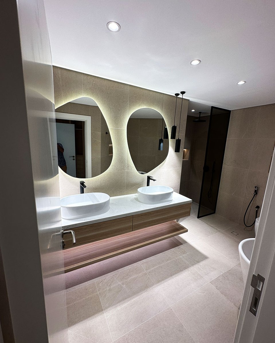 Nordsinteriors's tweet photo. We’re thrilled to showcase our latest transformation at Shoreline Apartments, Palm Jumeirah — a seamless fusion of coastal luxury and modern sophistication. Every detail is a testament to refined taste and timeless design by Nords Interior.

📷 Location: Shoreline, Palm Jumeirah

#PalmJumeirah #LuxuryInteriors #NordsInterior #ShorelineApartments #FitOutDubai #InteriorDesign #ModernLiving #DubaiHomes