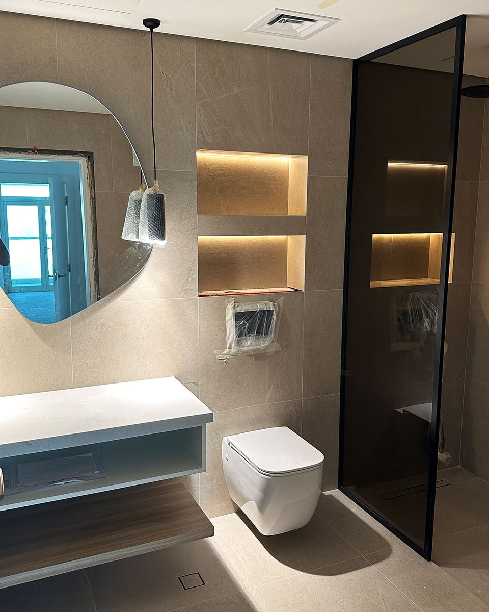 Nordsinteriors's tweet photo. We’re thrilled to showcase our latest transformation at Shoreline Apartments, Palm Jumeirah — a seamless fusion of coastal luxury and modern sophistication. Every detail is a testament to refined taste and timeless design by Nords Interior.

📷 Location: Shoreline, Palm Jumeirah

#PalmJumeirah #LuxuryInteriors #NordsInterior #ShorelineApartments #FitOutDubai #InteriorDesign #ModernLiving #DubaiHomes