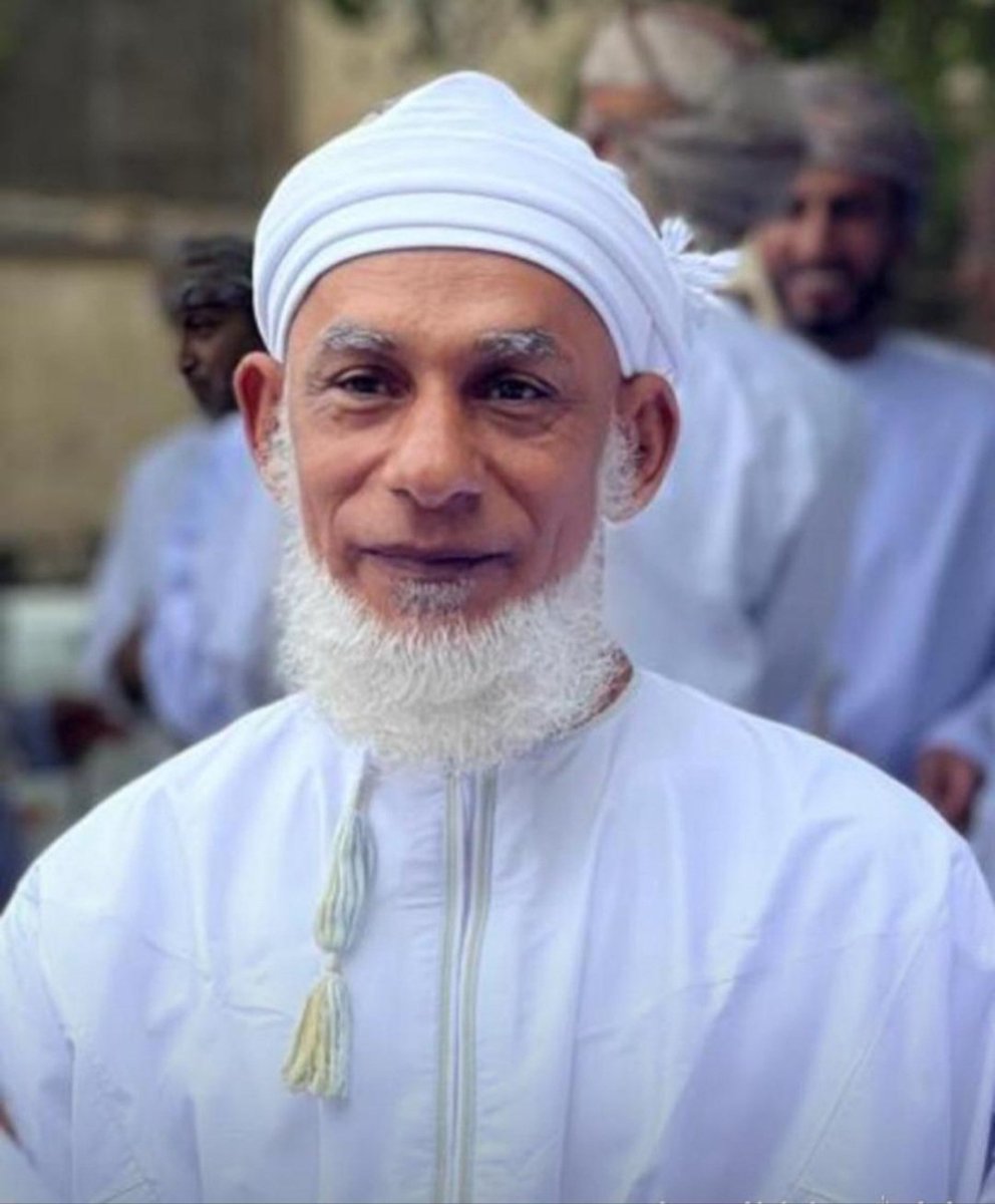 رحم الله الشيخ عيسى بن صالح بن سعيد البوسعيدي واسكنه فسيح جناته.
رجل طيب الخلق حسن السيرة بشوشا مع الجميع، متورعا عن حطام الدنيا، انتقل اليوم إلى جوار ربه، وهنا ارسل خالص العزاء لابنائه واخوته وجميع أفراد اسرته وزملائه.
وإنا لله وإنا إليه راجعون.