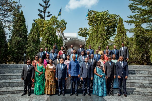 onduhungirehe's tweet image. Today, I was honoured to be sworn-in as Minister of Foreign Affairs and International Cooperation, in the new Cabinet led by The Rt. Hon. Prime Minister @Dr_JNsengiyumva.
I thank H.E. President @PaulKagame for the renewed trust in me and for this opportunity to continue serving…