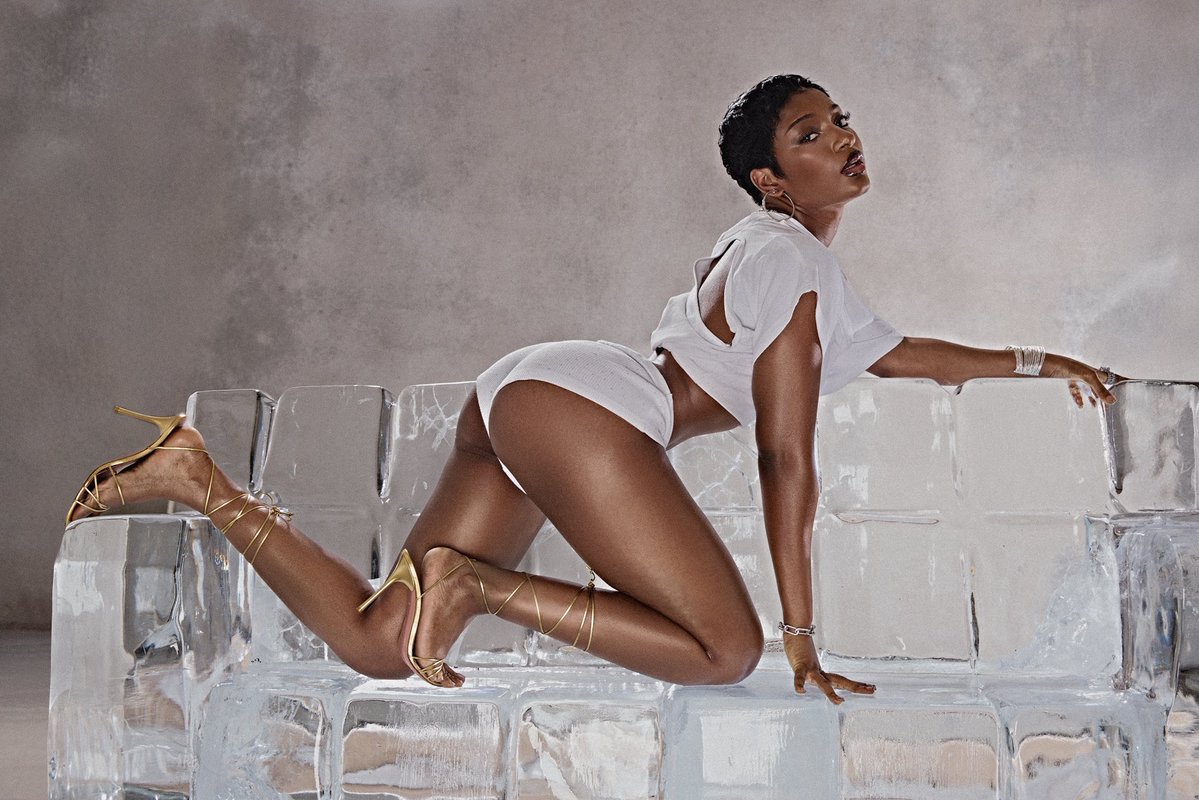 ayrastarr's tweet image. Are you looking ??
Hot body out now !!!
ayrastarr.lnk.to/HotBody