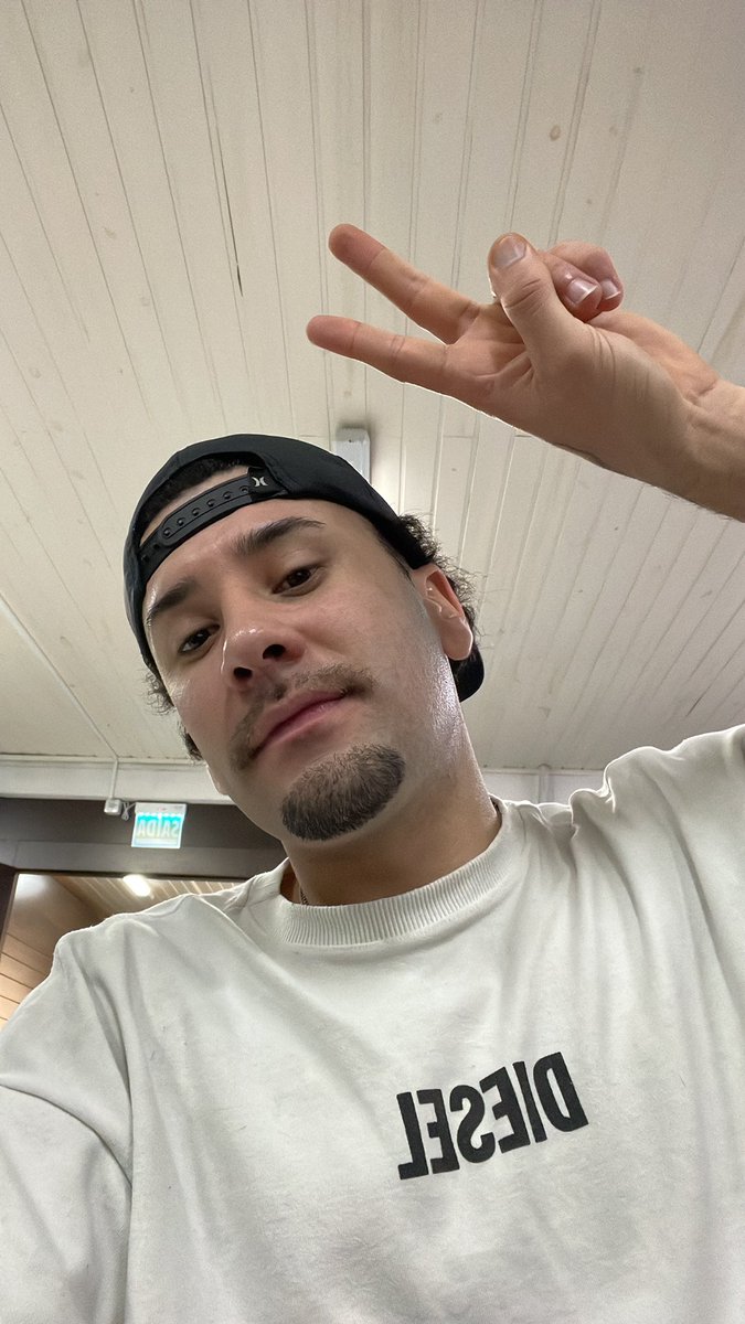 Guiguizss's tweet photo. @yayacavalheiro Tu é a única gremista da face da terra que eu gosto mt 🫶🏻😂 https://t.co/jPMbSWiXQt