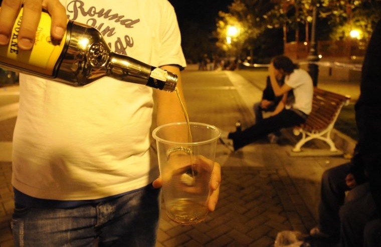 🍺La ciudad de #Monterrey propone dejar "libre" el consumo de alcohol en áreas de la vía pública durante el Mundial 2026 en la ciudad; Medida que sería inédita de concretarse dado que hacerlo está penado desde hace décadas. 
¿Qué opinas?