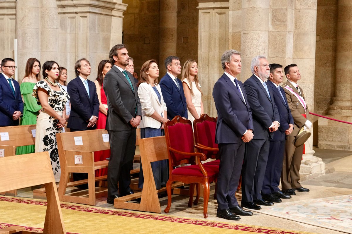 As galegas e os galegos celebramos hoxe o noso día, o Día de Galicia.

Honrada de acudir un ano máis, como integrante do Goberno, aos actos institucionais nos que <a href="/AlfonsoRuedaGal/">Alfonso Rueda</a> interveu como delegado rexio na Ofrenda Nacional ao Apóstolo Santiago.
