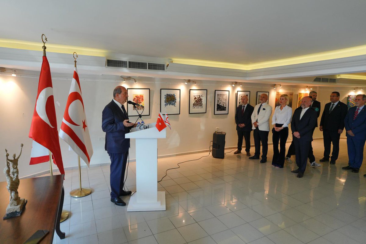 KKTCCB's tweet image. Cumhurbaşkanı @ErsinrTatar , Kıbrıs Modern Sanat Müzesi’nin “20 Temmuz Sergisi’nin” açılışını gerçekleştirdi
kktcb.org/tr/cumhurbaska…