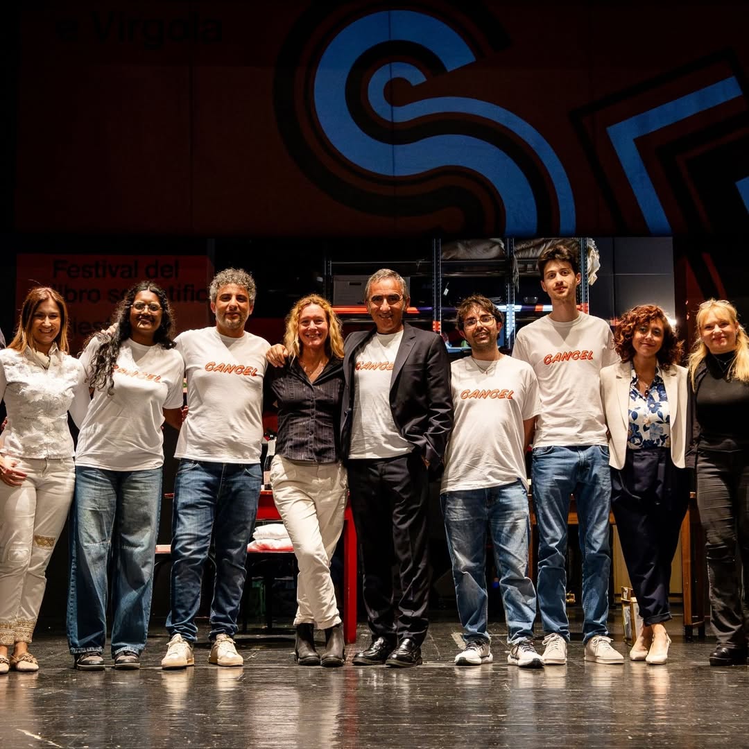 ICGEB's tweet image. Science on stage! Showcasing images from the theatrical performances of “The border between skin and heart: the emotions of science in the fight against cancer.”
📸Browse the gallery: flic.kr/ps/45eqSr
📌Next performance dates: lnkd.in/dcTD4w_b
#GoBorderless