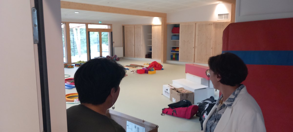 Prefet53's tweet image. [23/07] Marie-Aimée Gaspari, préfète de la #Mayenne a signé avec le maire de Mayenne une convention pour la rénovation de l’école de l’Angellerie, renommée Anne-Sylvestre, financée à hauteur de 4⃣5⃣3⃣ 0⃣0⃣0⃣ € par l&apos;État 🇫🇷.
La préfète de la #Mayenne a également visité plusieurs…