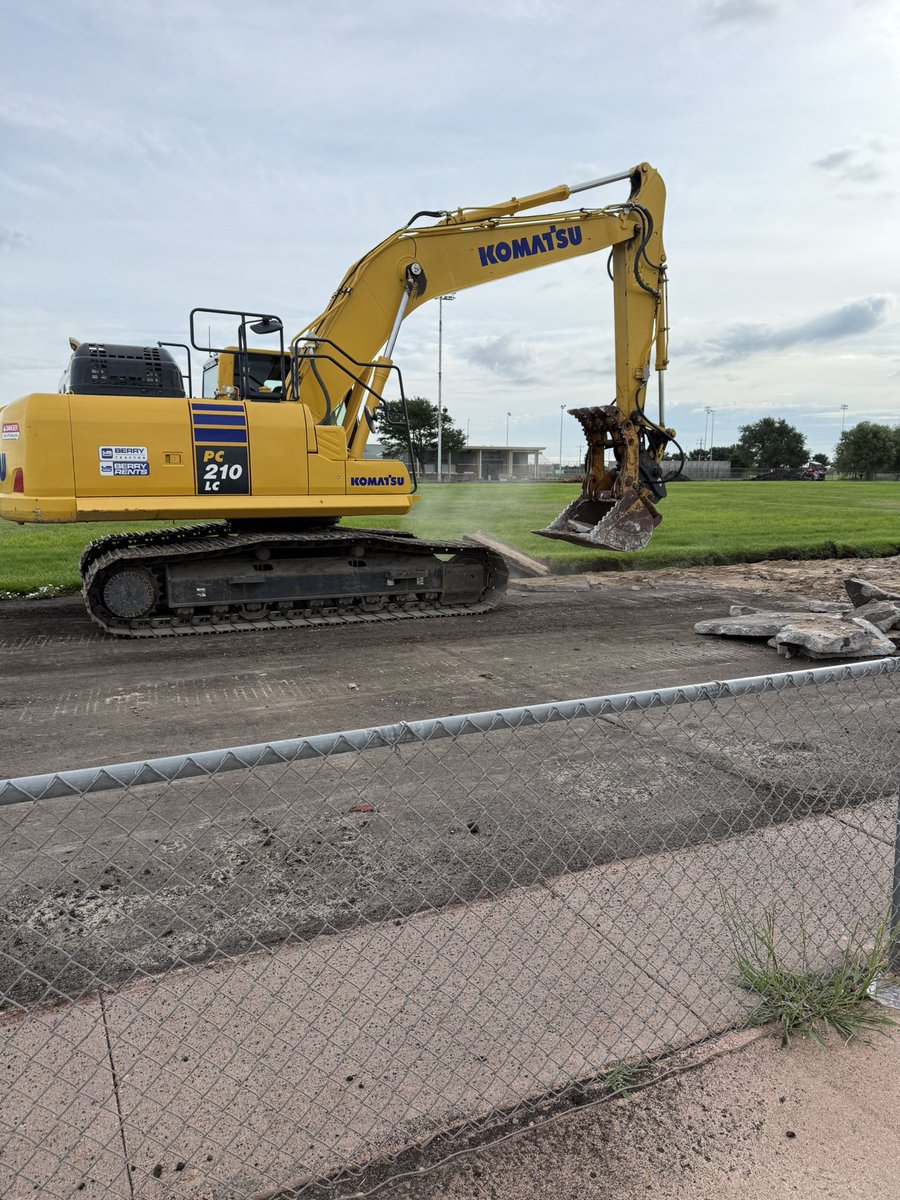 <a href="/MMTHBuilt/">MMTH</a> getting that track ripped out! Been here 48 hours and have all the rubber, asphalt and half the concrete already ripped out! Let’s go!!