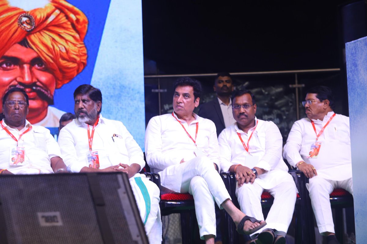 devendrayadvinc's tweet image. तालकटोरा स्टेडियम, दिल्ली 📍
आज कांग्रेस अध्यक्ष आदरणीय श्री @kharge जी, नेता विपक्ष श्री @RahulGandhi जी, @INCDelhi प्रभारी @qazinizamuddin जी और @INCIndia के वरिष्ठ नेतागणों की उपस्थिति में ओबीसी विभाग चेयरमैन @DrJaihind जी के साथ 'भागीदारी न्याय सम्मेलन' में सम्मिलित हुआ।…