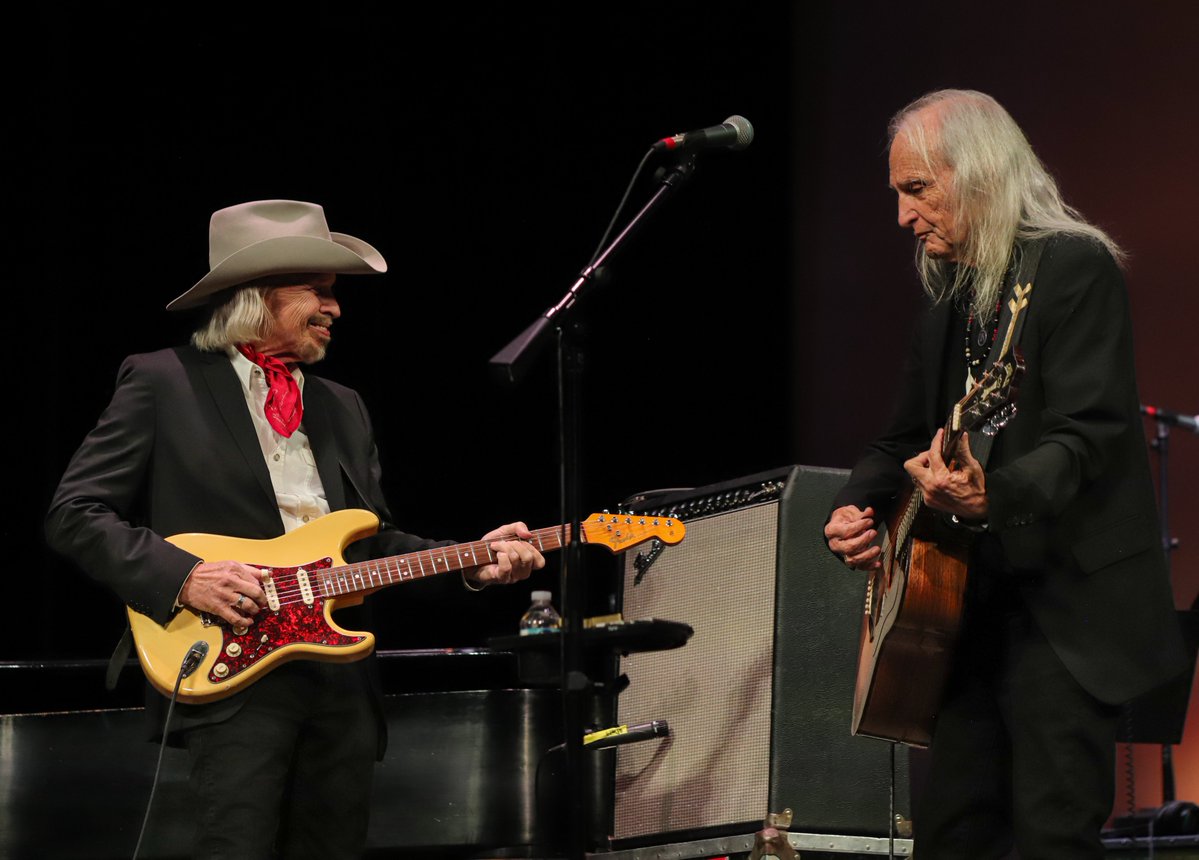 MountainStage's tweet image. This week's encore broadcast features live performances by Dave Alvin & Jimmie Dale Gilmore with The Guilty Ones, Will Hoge, Alex Cuba, Malinda, and Sarah Siskind.
🎙tune in to your local affiliate station or find it on the #MountainStage Podcast bit.ly/4kUmor2