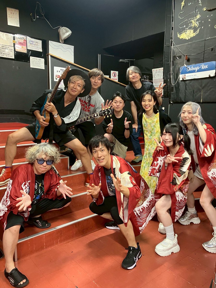miri_fujishima's tweet image. 改めて竹村さん(OMIさん)お誕生日おめでとうございます🎉
つるの剛士とシーキャンドルズの皆さん、太田家さん、盛り上がりすごくて楽しかったー🤣
3ステージ全力で叩ききる姿がかっこよかったです!!!
素敵なライブにMilliTakeで呼んで頂けて光栄です🥹
バンビレありがとうございました🎋🥁