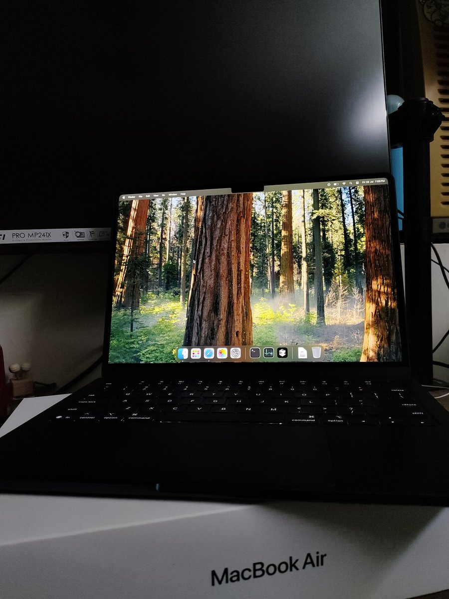 devkatekar's tweet image. Finally made the switch to Mac from Windows.
I work full-stack + React Native, but I love exploring beyond that too.
Totally new to this ecosystem, any tips, advice, or your ideal dev setup would be super helpful!
P.s. This is the MacBook Air M4, 24/512
#MacBookAir