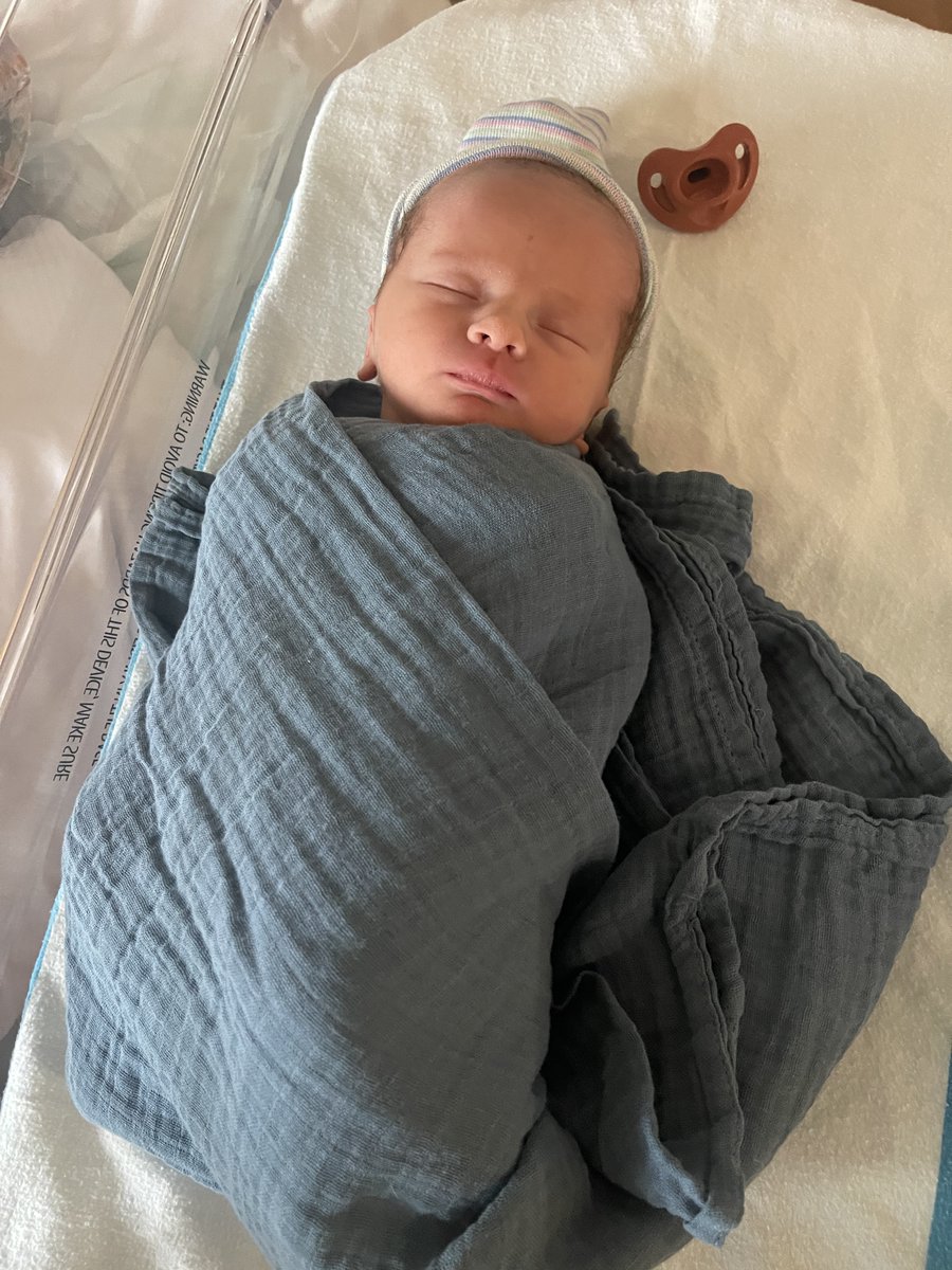 BuryMeIn208's tweet image. Good Morning, and HAPPY FIRST BIRTHDAY TO OUR FAVORITE BABYBAT!