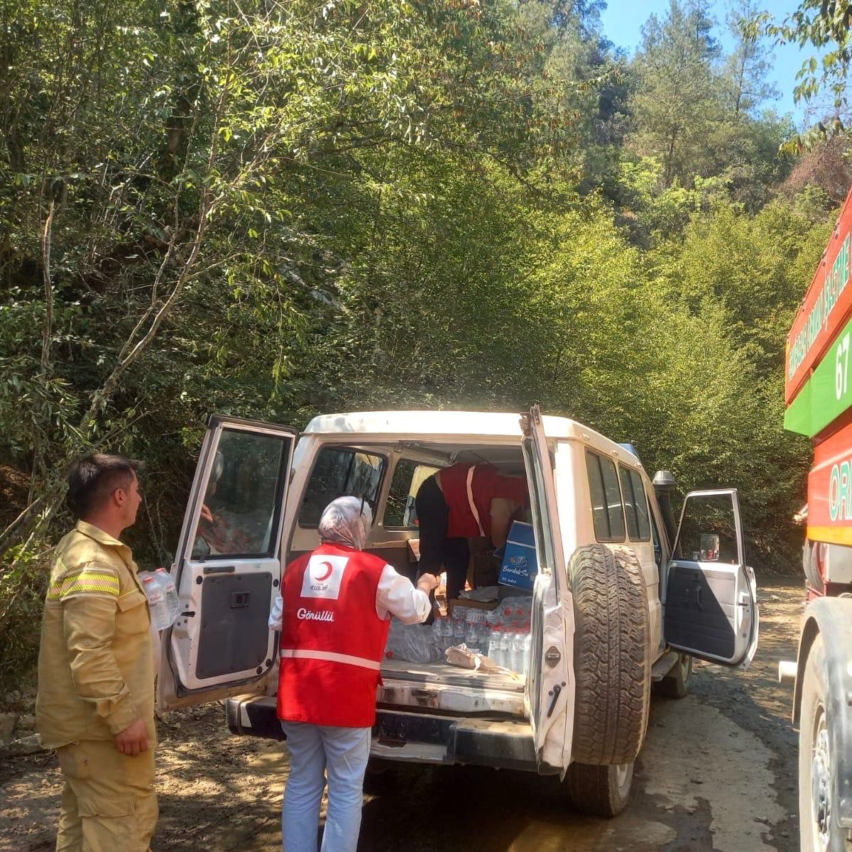 genckizilay's tweet photo. Karabük.. ❤️‍🩹

Hâlâ devam eden orman yangınlarında, ormanlarımız için canla başla mücadele eden ekiplerimizin yanında, gönüllülerimizle birlikte biz de sahadayız. https://t.co/2vFXPuT0RV
