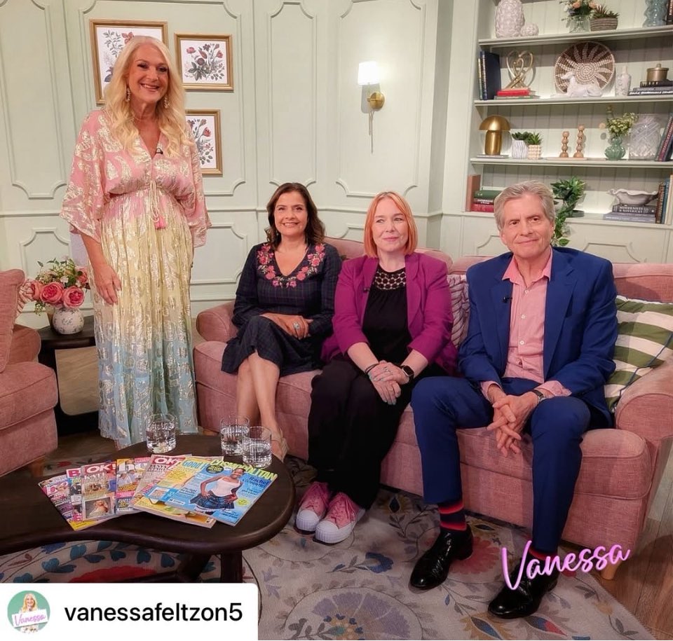 TVRadioPeg's tweet image. • @vanessafeltzon5 Today’s guests: @nina.wadia @tvradiopeg #CosmoLandesman ✨
#Vanessa