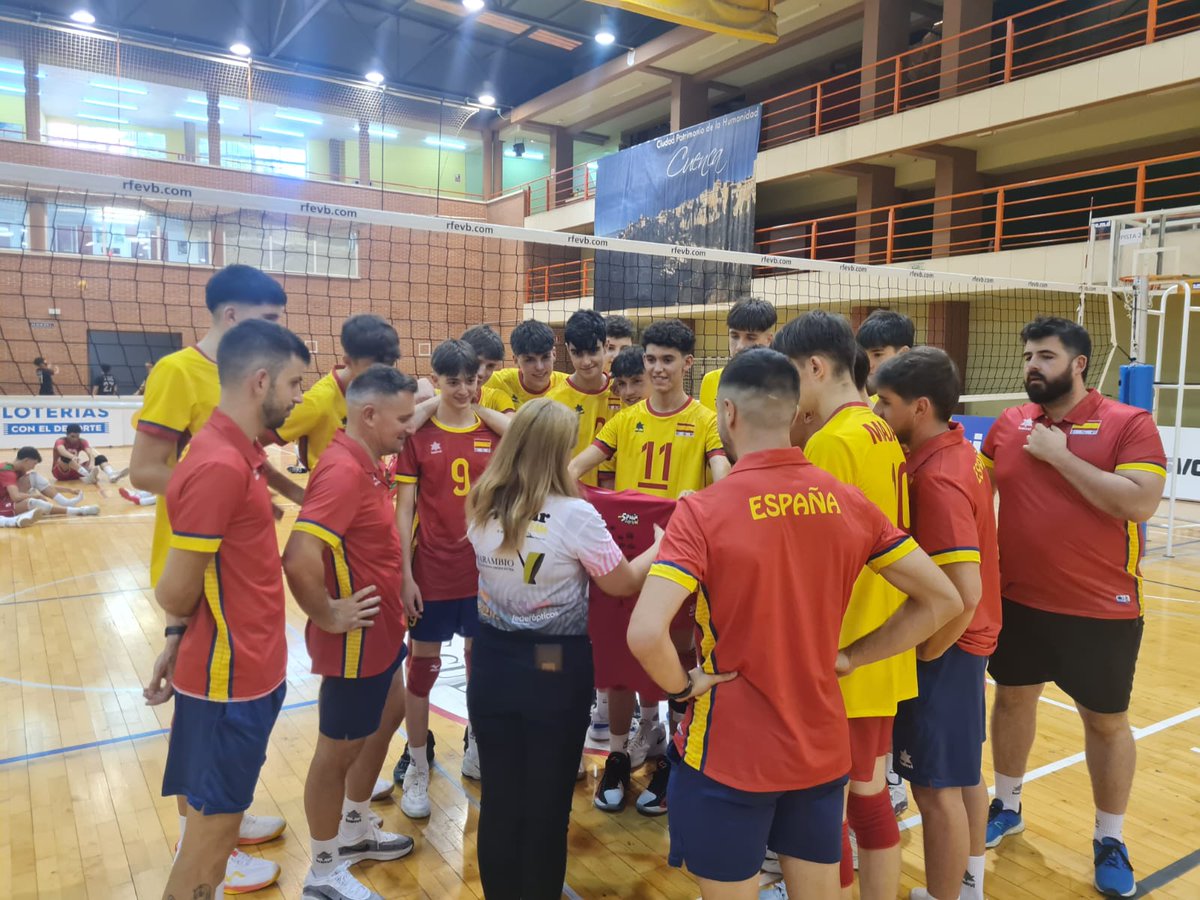🏐#Voleibol Europeo sub16 ♂️ en Ereván 🇦🇲

Jornada 3️⃣
❌ España 🇪🇸 pierde 2-3 (25-23, 11-25, 21-25, 25-20, 11-15) 🆚 Polonia 🇵🇱

Nuevo gran partido contra una de las mejores selecciones. No se pudo ganar, pero si puntuar para seguir con opciones
