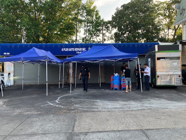 NYPD109Pct's tweet image. Yesterday, based on community complaints, on Kissena Blvd from Holly Ave to Kalmia Ave, we conducted joint vending inspections with the sanitation department resulting in the confiscate of a vending cart, the issuance of 6 summonses and the confiscation of 2,800lbs of goods.