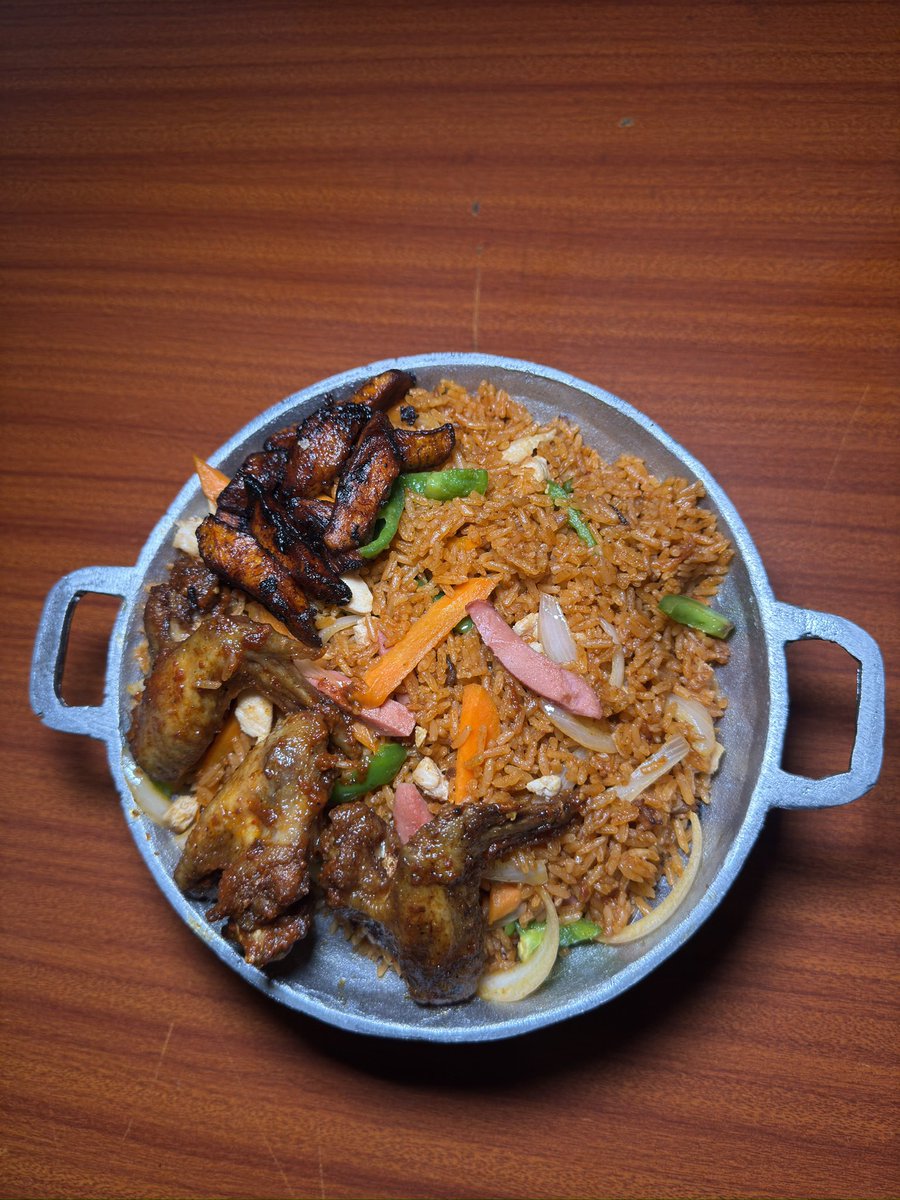 TONIVOCALS's tweet image. Ghana Jollof is delicious. It’s good but it’s not better than Nigerian Jollof. ☺️
The End!
