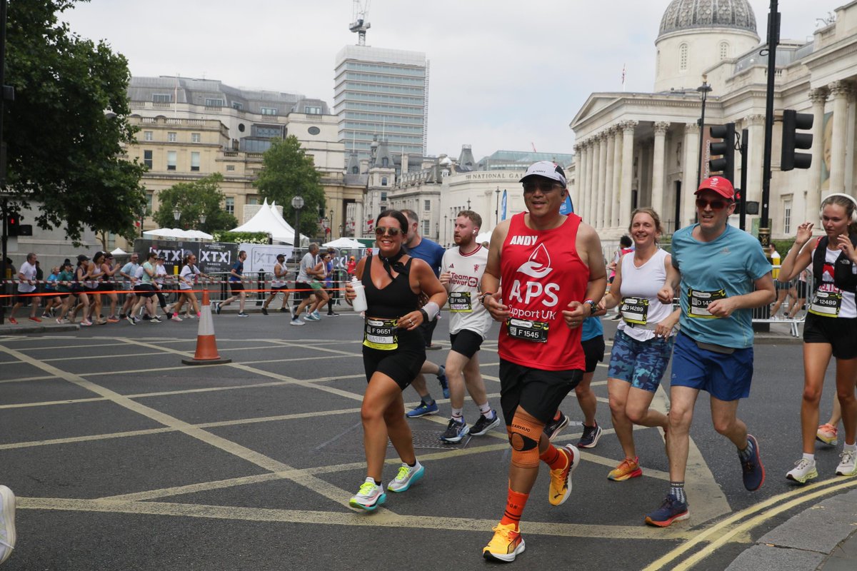 APSsupportUK's tweet image. 👏 Big shout-out to Andy, who ran @TheLondon10K in 1:10 #InMemory of his sister Annie, raising £670 for APS Support UK!
“Hearing the announcer call out ‘Andy running for APS’ carried me in with a sprint finish.”
🔗 justgiving.com/page/andytang
#TeamAPS #London10k #Fundraising