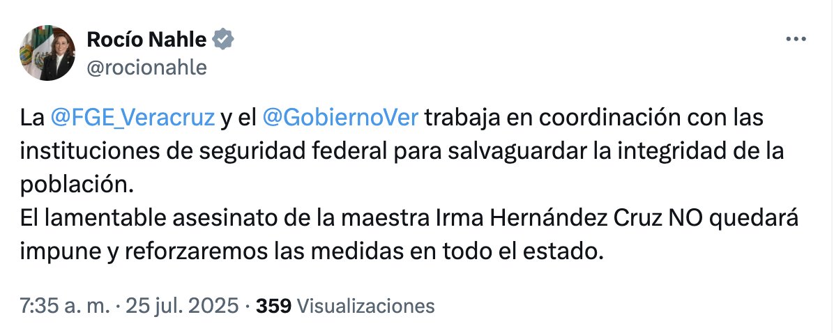Erika_Velasco_'s tweet image. En lugar de que Claudia Sheinbaum empezara la "mañanera" hablando de Irma Hernández Cruz, taxista y maestra jubilada de Veracruz asesinada por no pagar una extorsión, llegó muy sonriente. El video es durísimo, Irma de rodillas y 12 sicarios con armas largas apuntándole. Pero aún:…