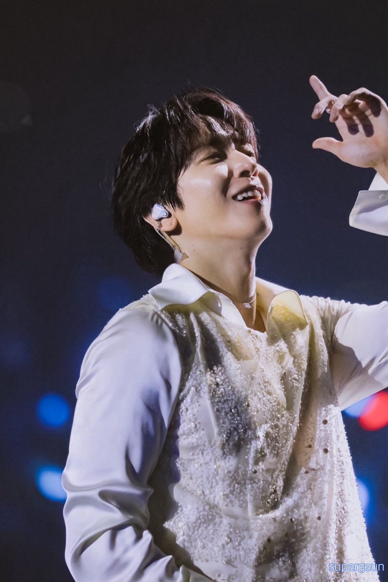supergeun's tweet image. 2025 JUNG YONG HWA LIVE ‘Director’s Cut : Our Fine Days’ Day2

💙

#정용화 #JUNGYONGHWA #One_Fine_Day #One_Last_Day #Our_Fine_Days