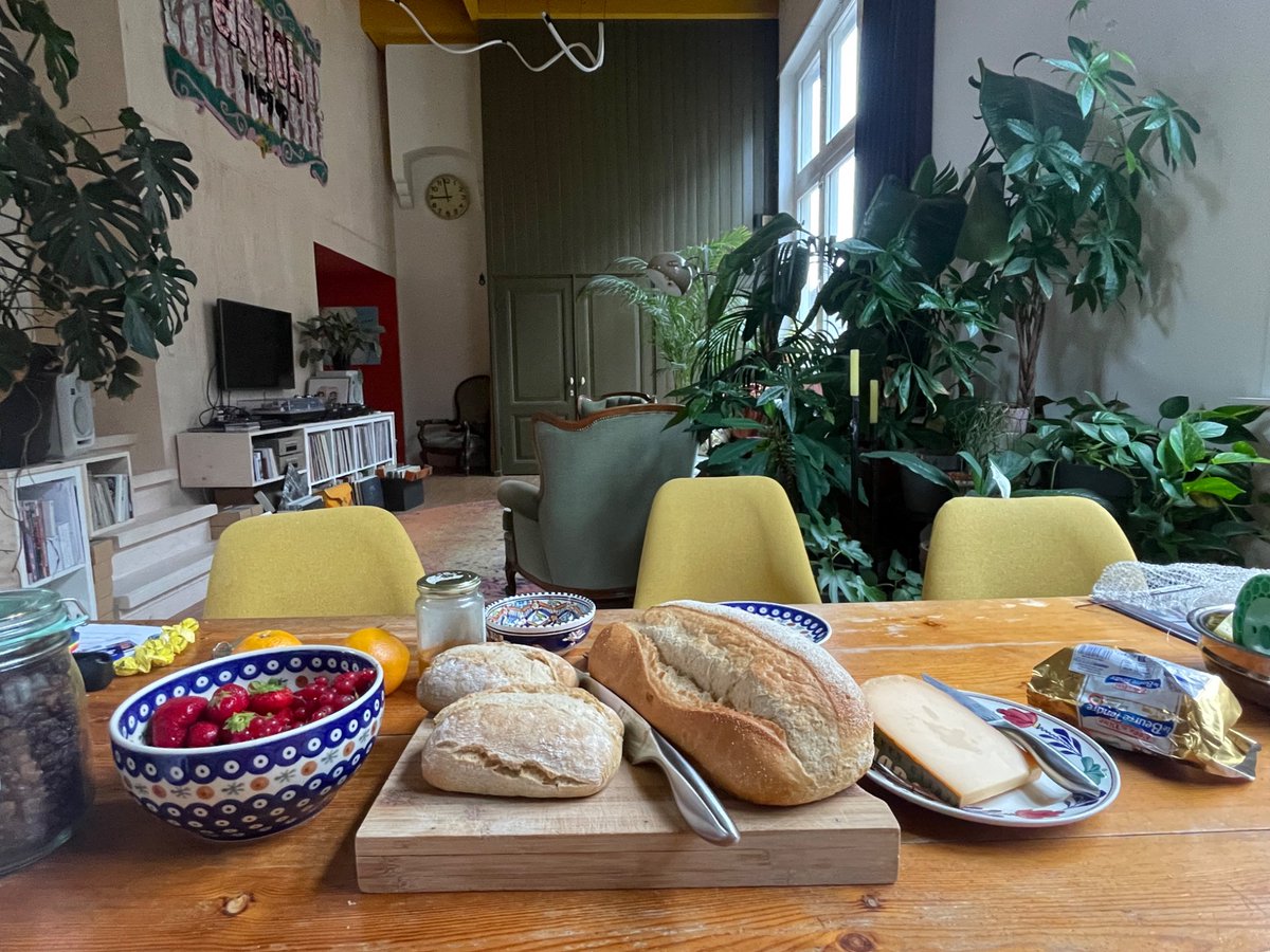 イギリス、ANCHORSONG吉田さんや色んな人がライブに来てくれて楽しく終了。翌日急遽レコーディングもしました。
オランダはDeventerに移動して、今日はLe PERIFEERという場所で演奏です。
お世話になっている主催のHARCOさんの家が素敵すぎる。