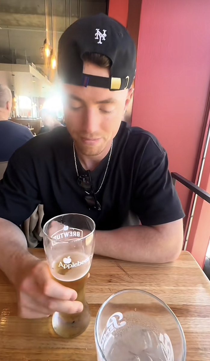 _Hornik_'s tweet image. Brett Baty off-day Applebees beer on my tiktok FYP?
Extend him now