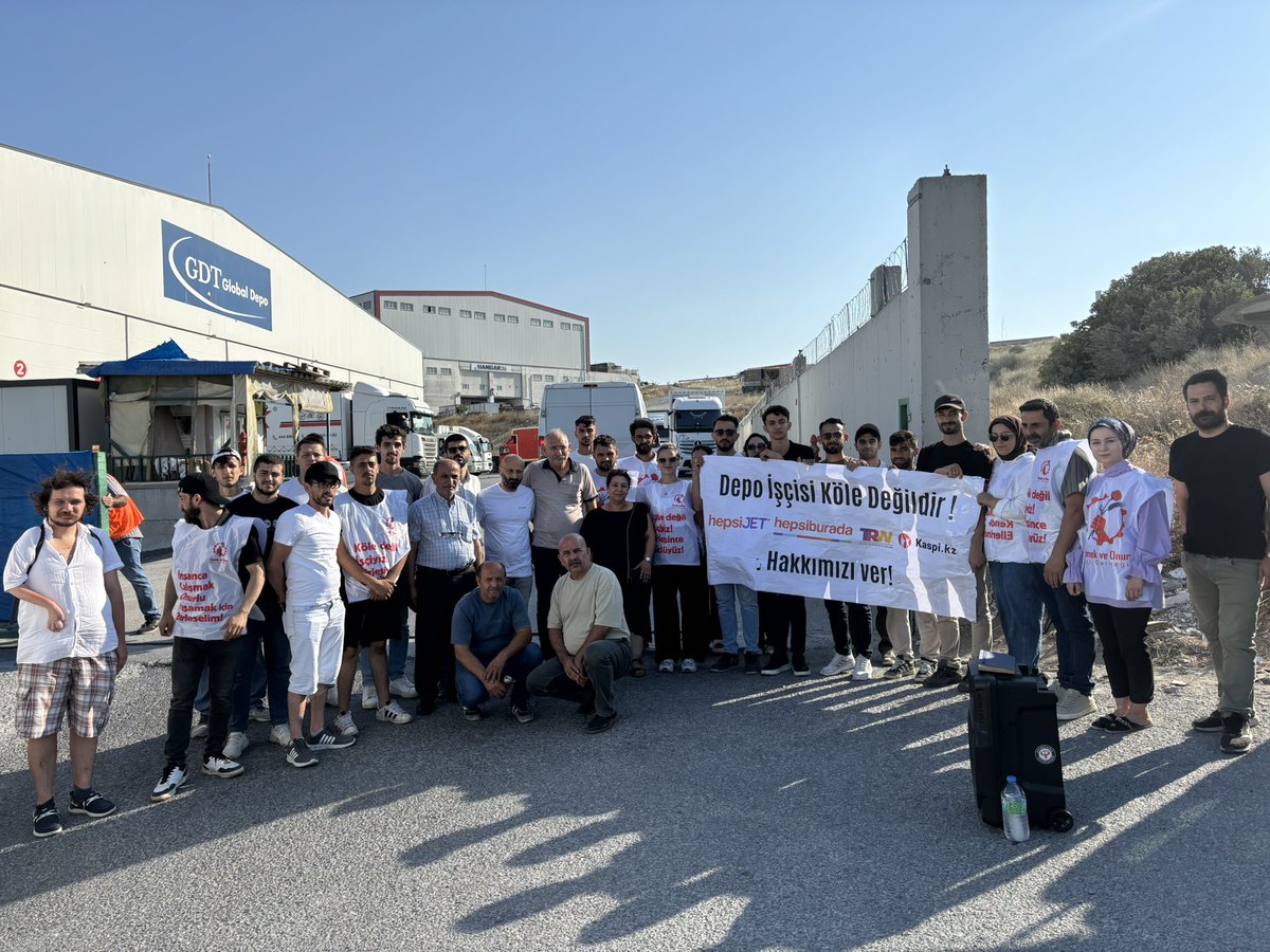 DEMistanbulemek's tweet image. Hepsijet Emekçilerinin İl Emek Komisyonu olarak yanındaydık.
Hepsijet Emekçileri;
-Kadın emekçilere maksimum 15 kg ağırlık kaldırma sözü verilmesine rağmen,45 kg ağırlığa sahip ürünleri kaldırttığı,
-Resmi ve dini bayram tatillerinde işçilerin rızası olmadan çalıştırdıkları ve…
