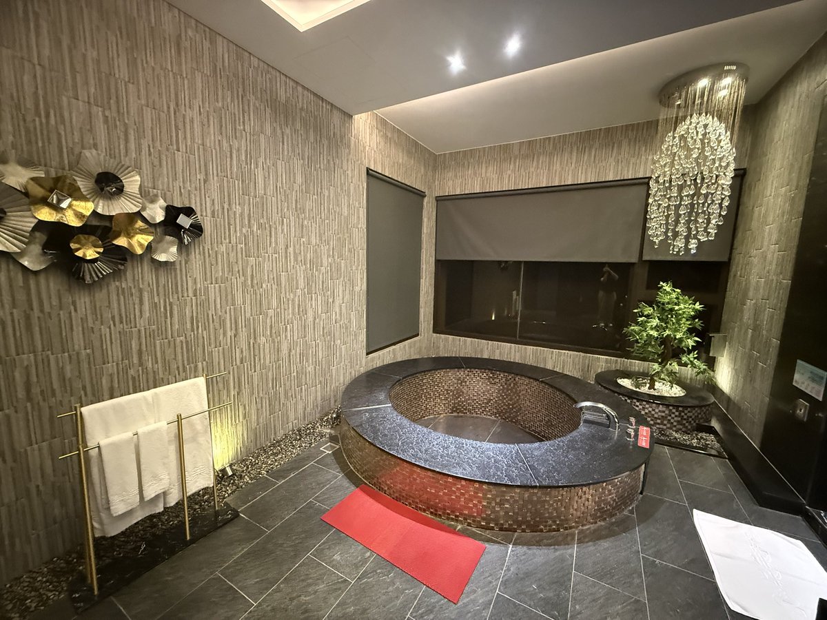 E：久違の浪漫氛圍😊
      
#中部夫妻
#禁慾兩天後的聯誼狂野🤤